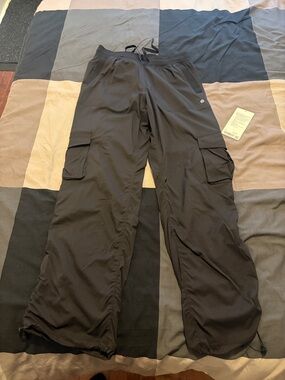 Lululemon Women’s Dance Studio Relaxed-Fit Mid-Rise Cargo Pant Black Size Small